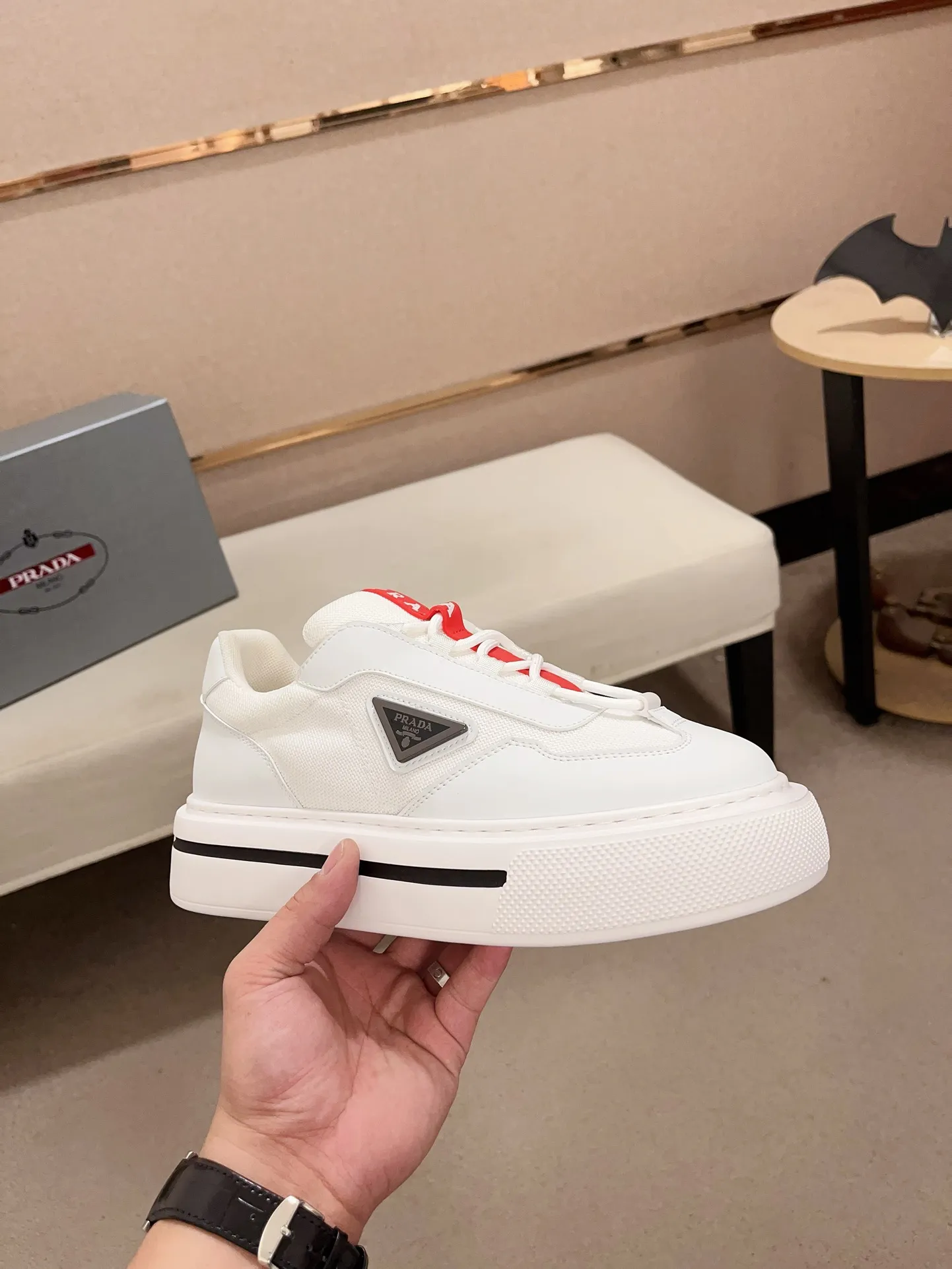 Men's shoes 💰 580💰 ✔️✔️✔️High-quality new PRADA counters are launched at the same time. The new men's shoes and 😘fabrics are selected from first-layer cowhide and are made by pure handicrafts. Lining: Full cowhide lining. 👍🏿 High-end ☄️ air-cushion molded anti-slip rubber outsole, exquisite lines, simple and elegant, comfortable and high-end for leisure travel. Code number: 38 to 44